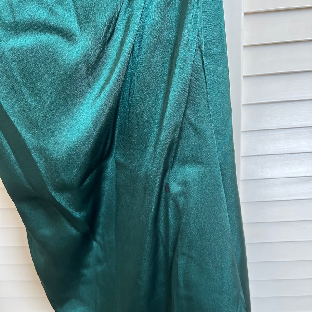 One shoulder petite emerald bridesmaid dress - Picture 6 of 7